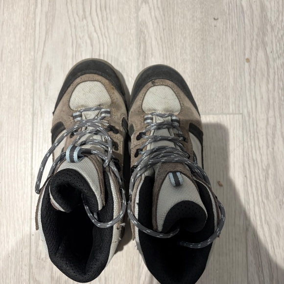 Quechua (Decathlon) Hiking Boots – Durable and Comfortable for Every Trail! - Picture 2 of 5